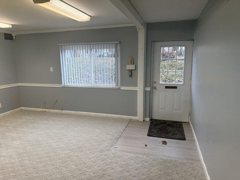 More Photos Of 1234 W Main St, Newark Apartments For Lease