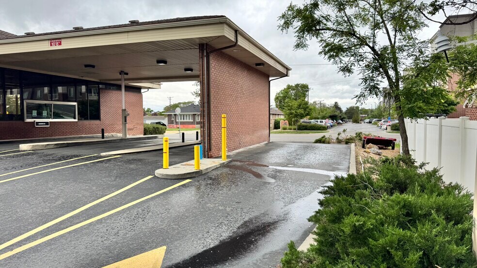 More Photos Of 159 W Center St, Midvale Bank For Lease