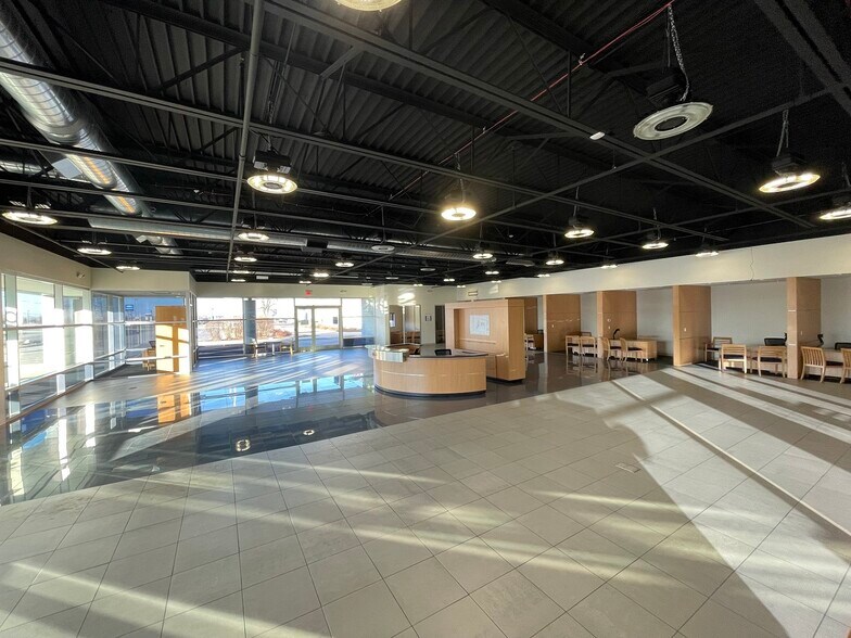 More Photos Of 800 Dundee Ave, East Dundee Light Distribution For Lease