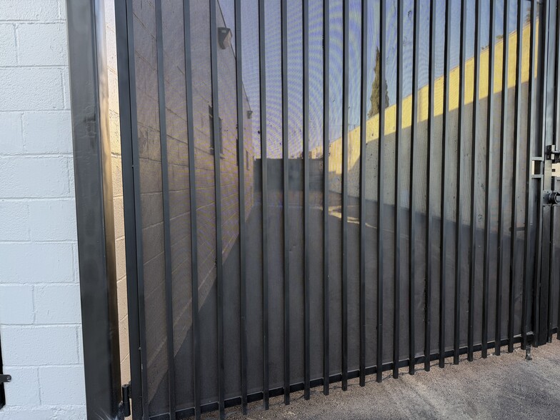 More Photos Of 14641-14643 Lull St, Van Nuys Warehouse For Lease