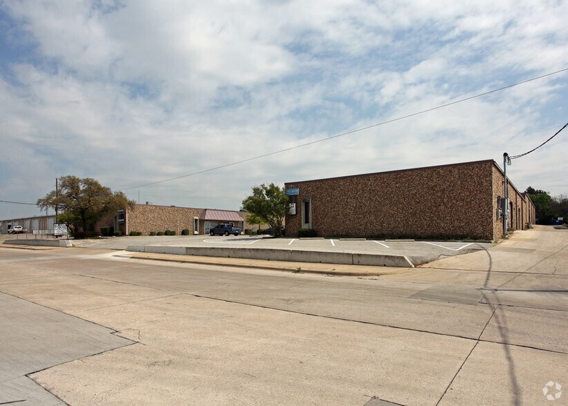 More Photos Of 10836 Grissom Ln, Dallas Light Manufacturing For Lease