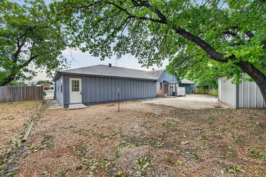 More Photos Of 936 E Highway 199, Springtown Freestanding For Sale