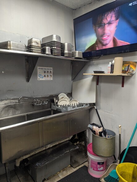 More Photos Of 726-728 Courtlandt Ave, Bronx Restaurant For Lease