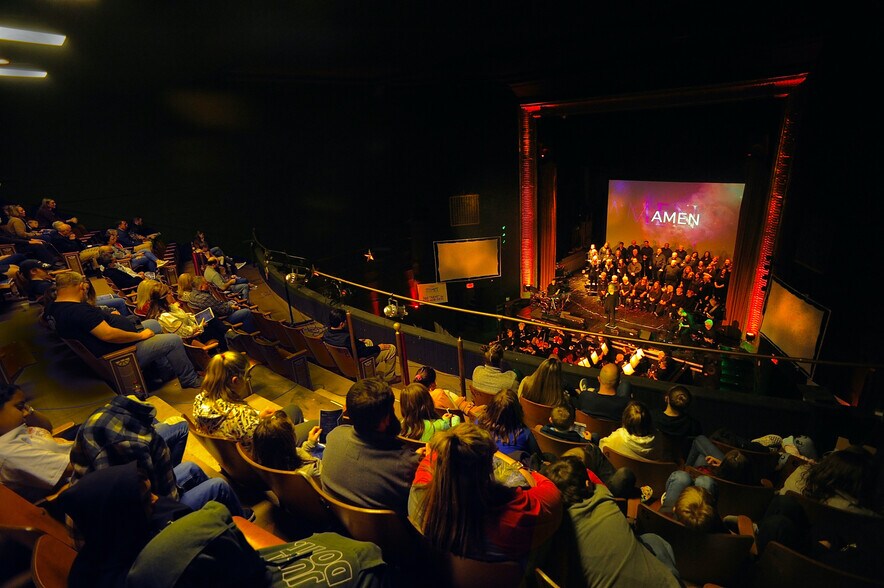 More Photos Of 424 W Main St, Denison Storefront Retail Office For Sale