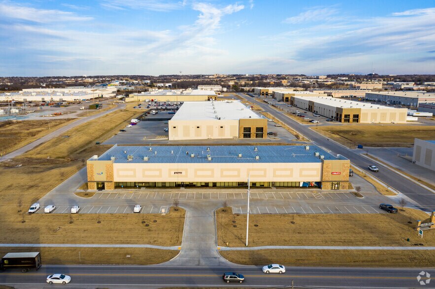 More Photos Of 5665 S 129th East Ave, Tulsa Distribution For Lease