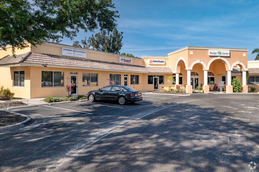 More Photos Of 11637 Kelly Rd, Fort Myers Light Distribution For Lease