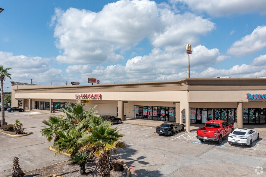 More Photos Of 6902-6958 Garth Rd, Baytown Unknown For Lease
