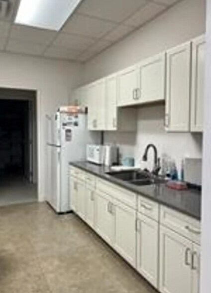 More Photos Of 2107 W 21st Ave, Covington Freestanding For Lease