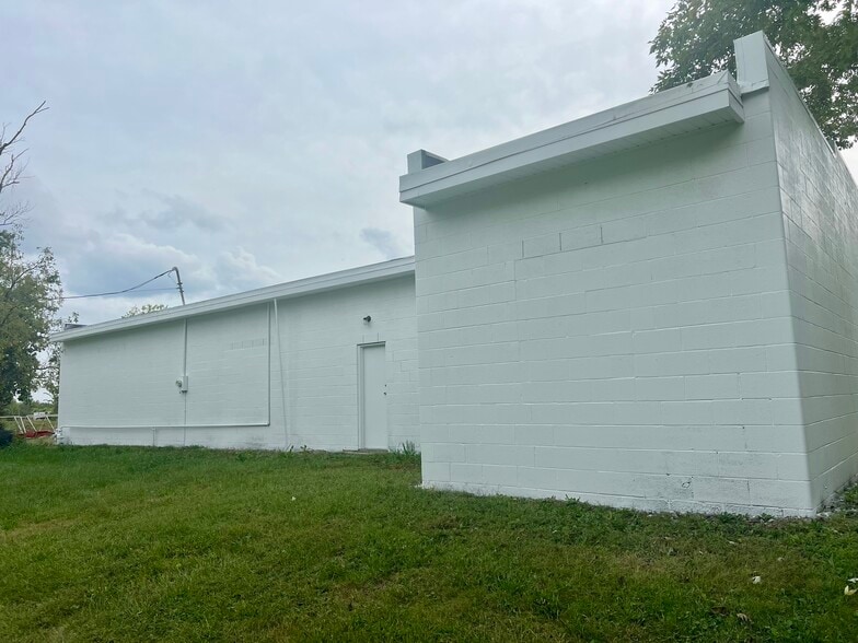 More Photos Of 10033 N Old State Road 67, Mooresville Flex For Sale