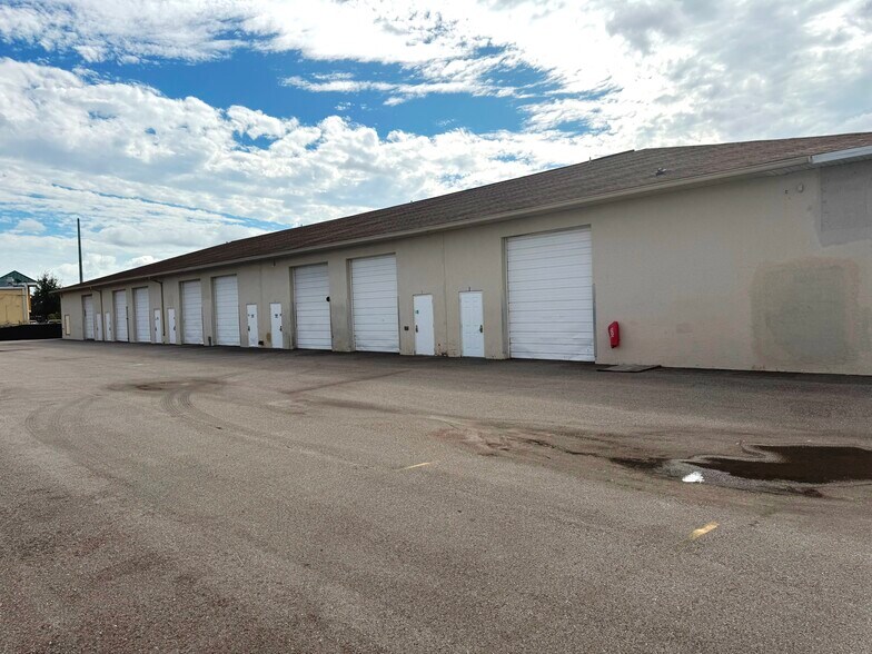 More Photos Of 1242 Market Cir, Port Charlotte Warehouse For Sale