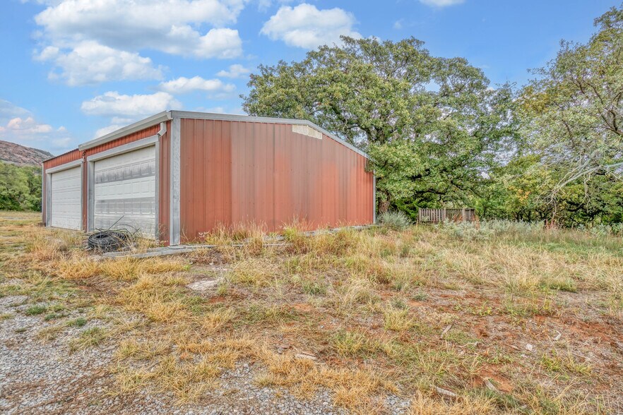 More Photos Of 42851 E County Road 1470, Lone Wolf Land For Sale