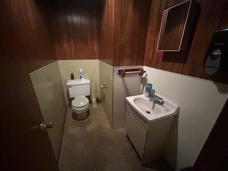More Photos Of 4456 Rosemary St, Williston Office For Sale