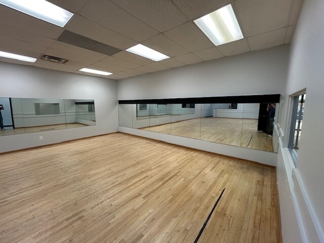 More Photos Of 98 Legends Pky, Eureka Unknown For Lease