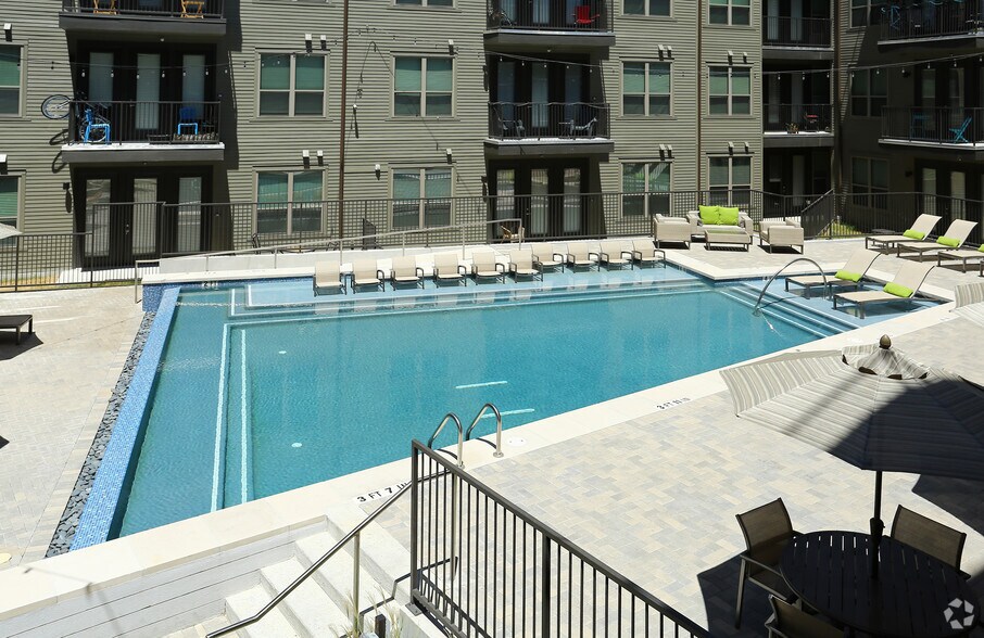 More Photos Of 403 E Koenig Ln, Austin Apartments For Lease