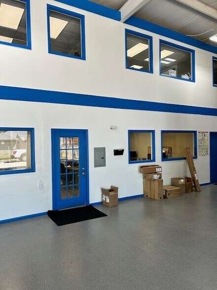 More Photos Of 8846 E 33rd St, Indianapolis Warehouse For Sale