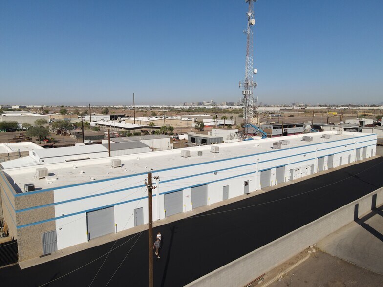 More Photos Of 2816 E Jones Ave, Phoenix Manufacturing For Lease
