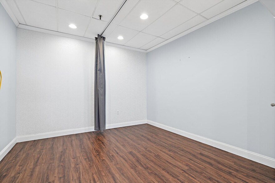 More Photos Of 730 Boston Post Rd, Sudbury Unknown For Lease