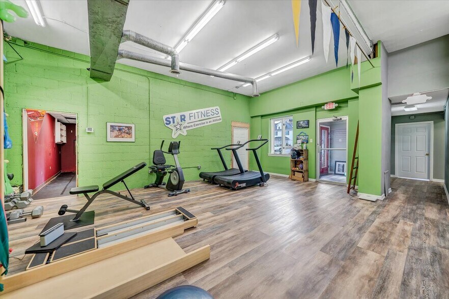 More Photos Of 1234 Maple Ave SW, Roanoke Office For Sale