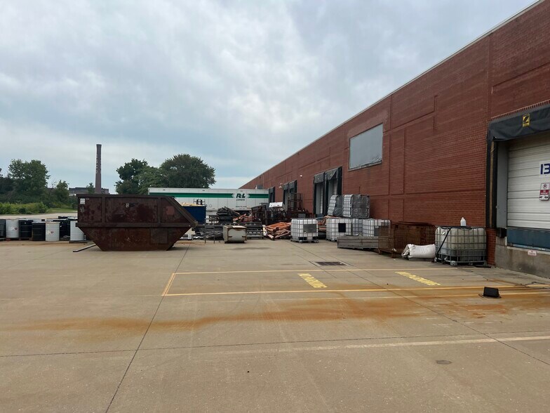 More Photos Of 111 Winnebago St, Saint Louis Warehouse For Lease