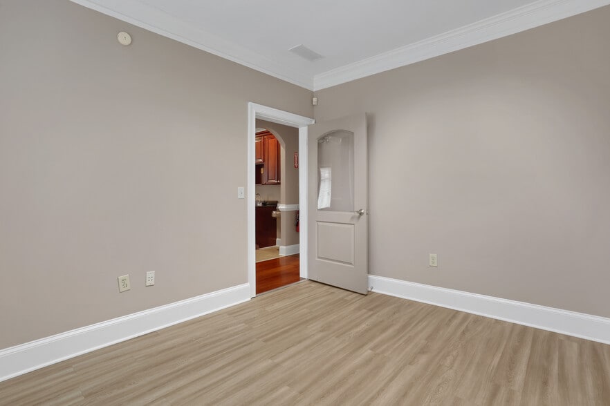 More Photos Of 4720 Peachtree Industrial Blvd, Berkeley Lake Office For Lease