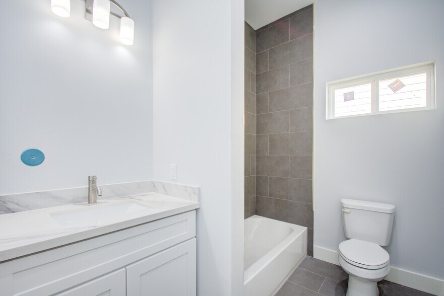 More Photos Of 2620 Delafield St, Houston Apartments For Sale