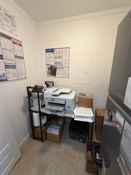 More Photos Of 1312 Commerce Ln, Jupiter Warehouse For Lease