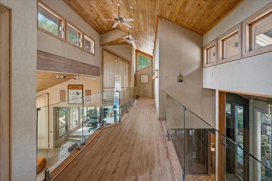 More Photos Of 112 Tawny Fox trl, East Stroudsburg Hospitality For Sale