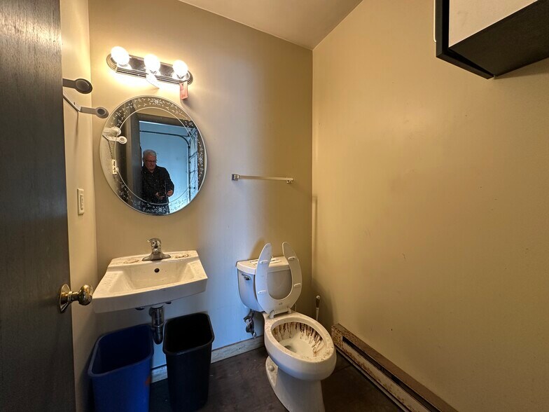 More Photos Of 733-759 Memorial Ave, West Springfield Showroom For Sale