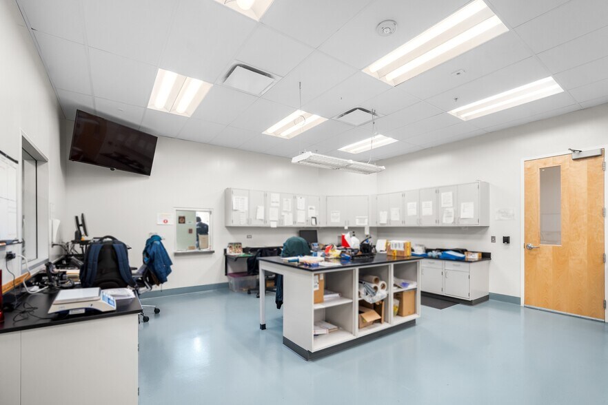 More Photos Of 560 Eccles Ave, South San Francisco Research And Development For Sale