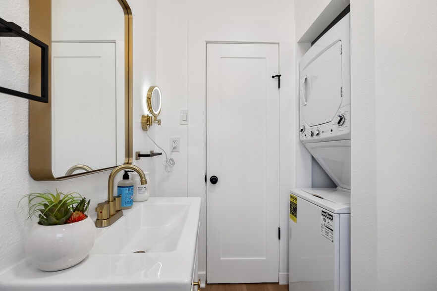 More Photos Of 1055 21st Street, San Diego Apartments For Sale