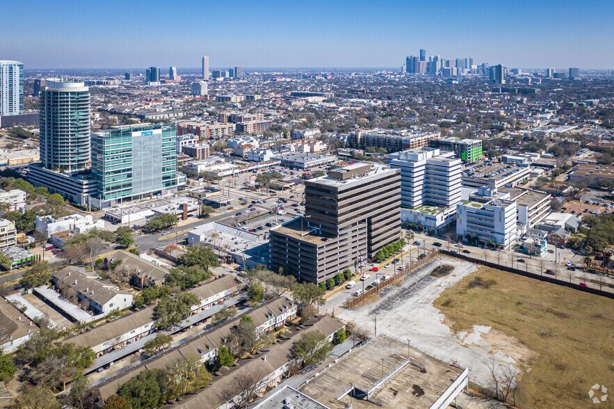 More Photos Of 3730 Kirby Dr, Houston Coworking Space