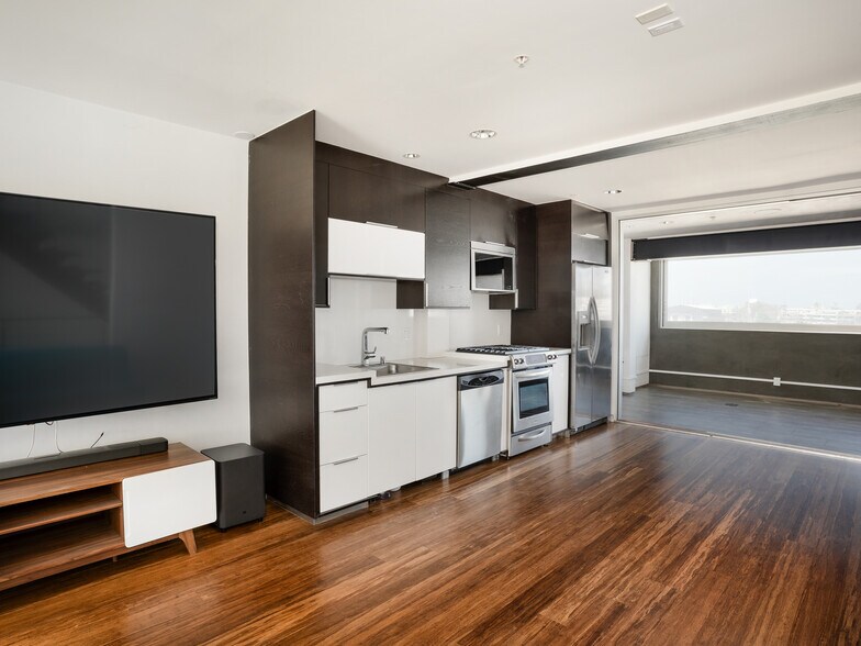 More Photos Of 215-237 California St, El Segundo Loft Creative Space For Sale