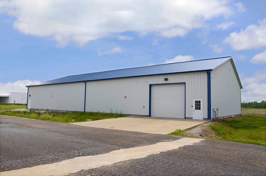 More Photos Of 1530 Titanium Dr, Ottawa Showroom For Lease