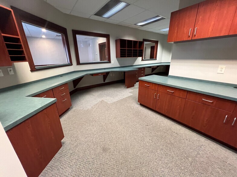 More Photos Of 10-24 Remick Blvd, Springboro Medical For Sale