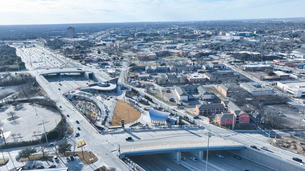 More Photos Of 610 E Jefferson Blvd, Dallas General Retail For Sale