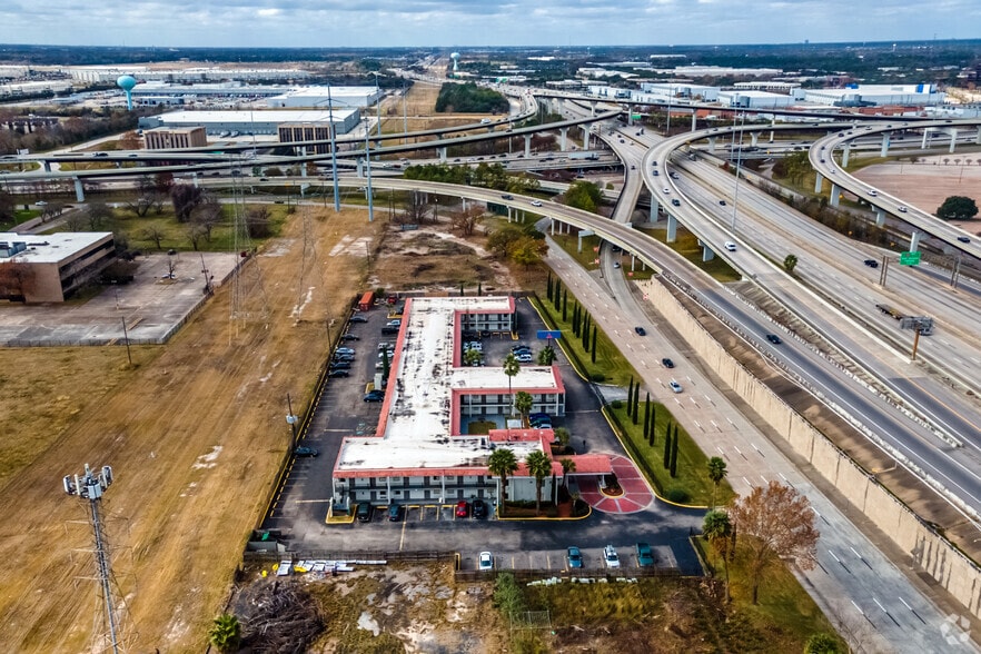 More Photos Of 6 N Sam Houston Pky E, Houston Hotel For Sale