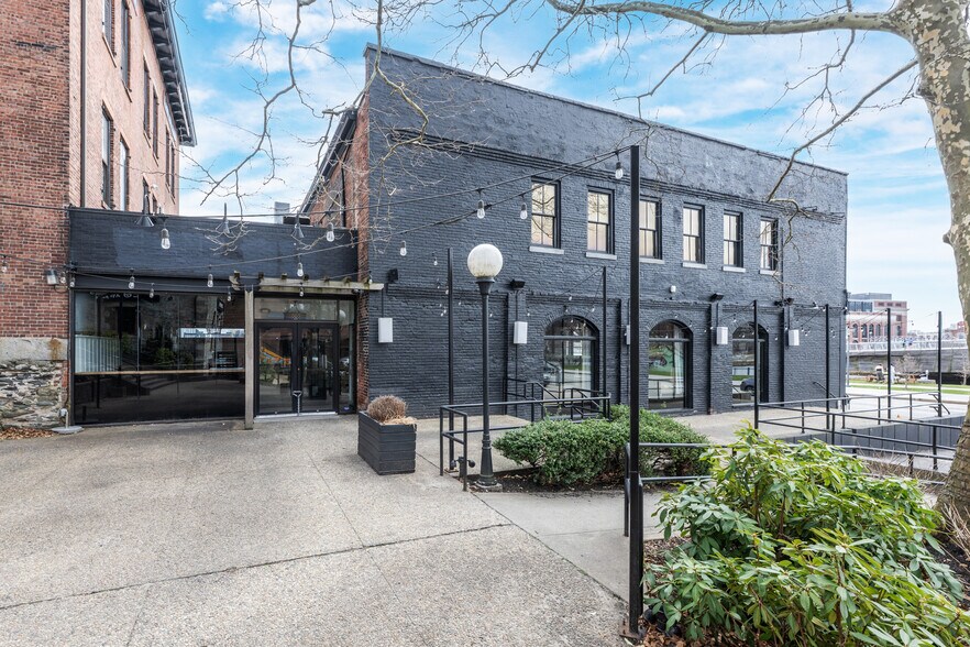 More Photos Of 334 S Water St, Providence Restaurant For Sale