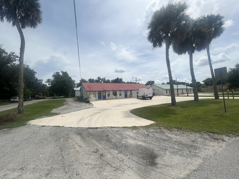 More Photos Of 413 Elm St, Welaka Freestanding For Sale