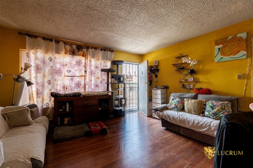 More Photos Of 1683 S Longwood Ave, Los Angeles Apartments For Sale