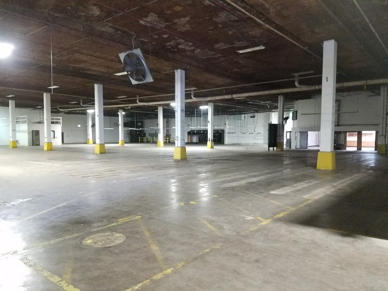 More Photos Of 1661 W Hill St, Louisville Manufacturing For Lease