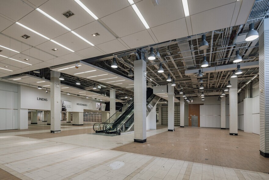 More Photos Of 423 88th St, Brooklyn Parking Garage For Sale