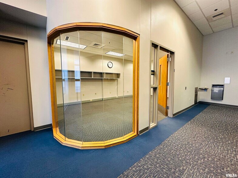 More Photos Of 113 SW Adams St, Peoria Office For Sale