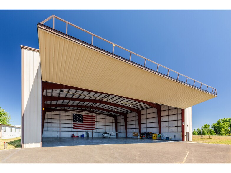 More Photos Of 3330 SE Three Mile Ln, McMinnville Light Manufacturing For Sale