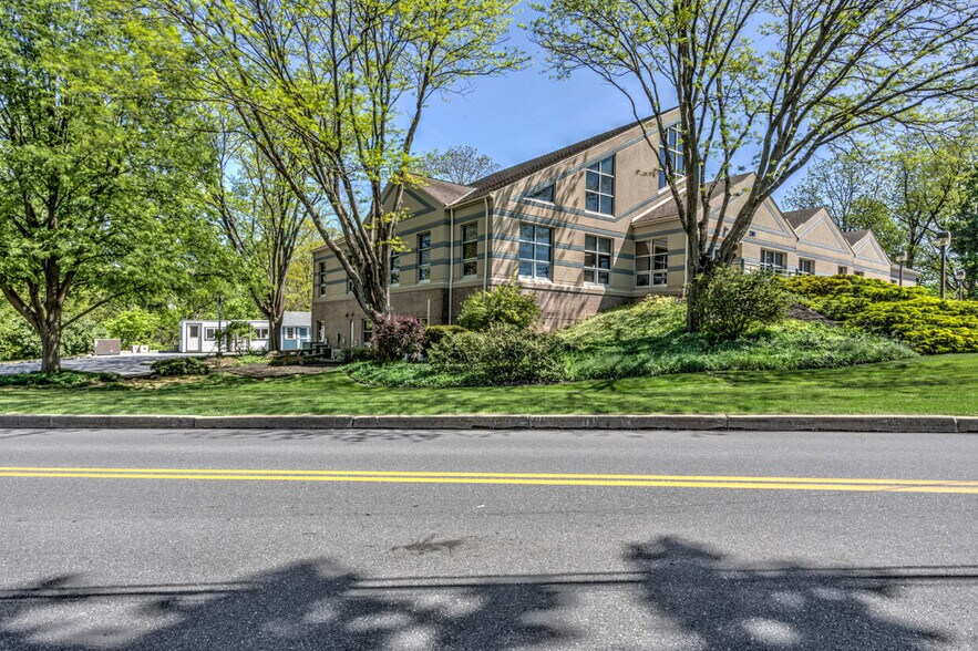 Primary Photo Of 2301 Columbia Ave, Lancaster Medical For Lease