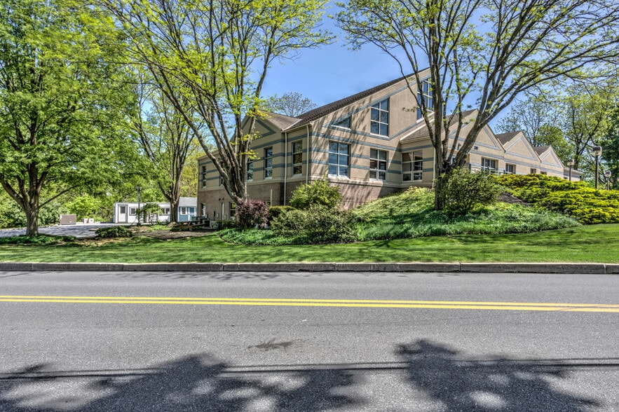 More Photos Of 2301 Columbia Ave, Lancaster Medical For Sale