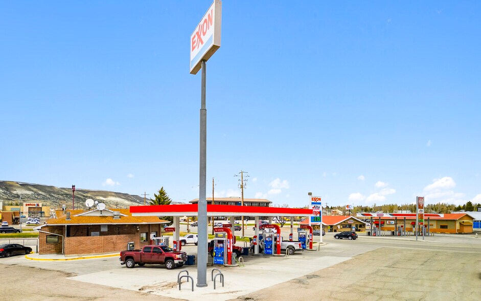 More Photos Of 2496 Foothill Blvd, Rock Springs Service Station For Sale