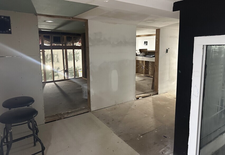 More Photos Of 360 NW 71st St, Miami Flex For Sale