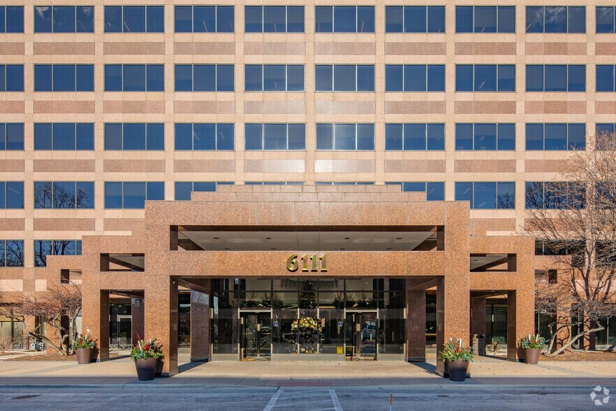 More Photos Of 6111 N River Rd, Rosemont Office For Sale