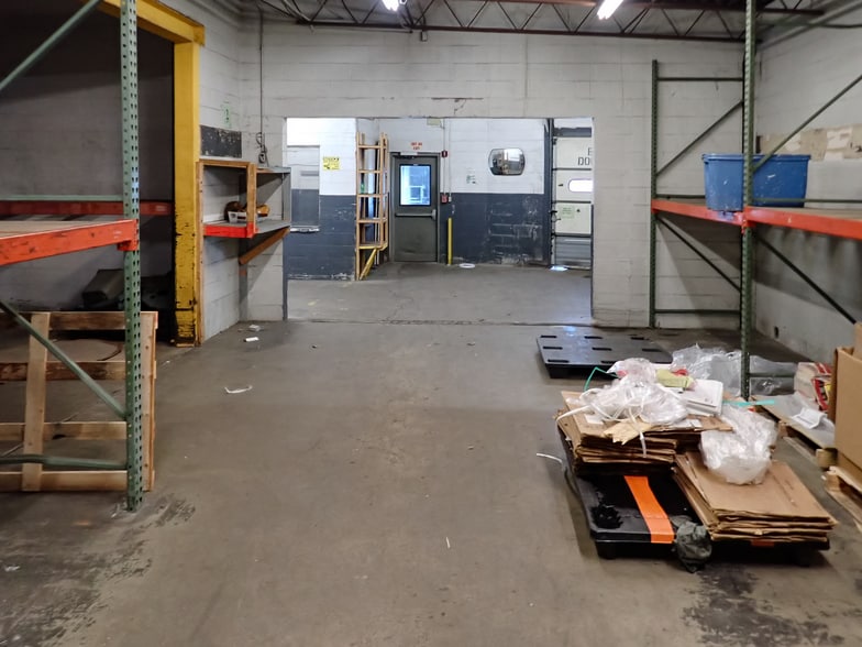 More Photos Of 116 N Main St, Kendallville Flex For Sale