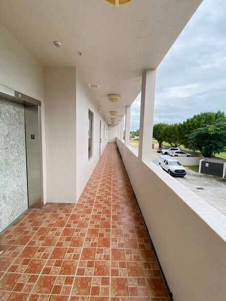 More Photos Of 9726 E Indigo St, Miami Office For Lease